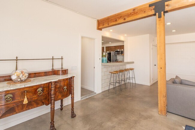 Building Photo - Spectacular Furnished 4 Bedroom/ 3 Bath Mid-Century Modern Retreat in Encinitas