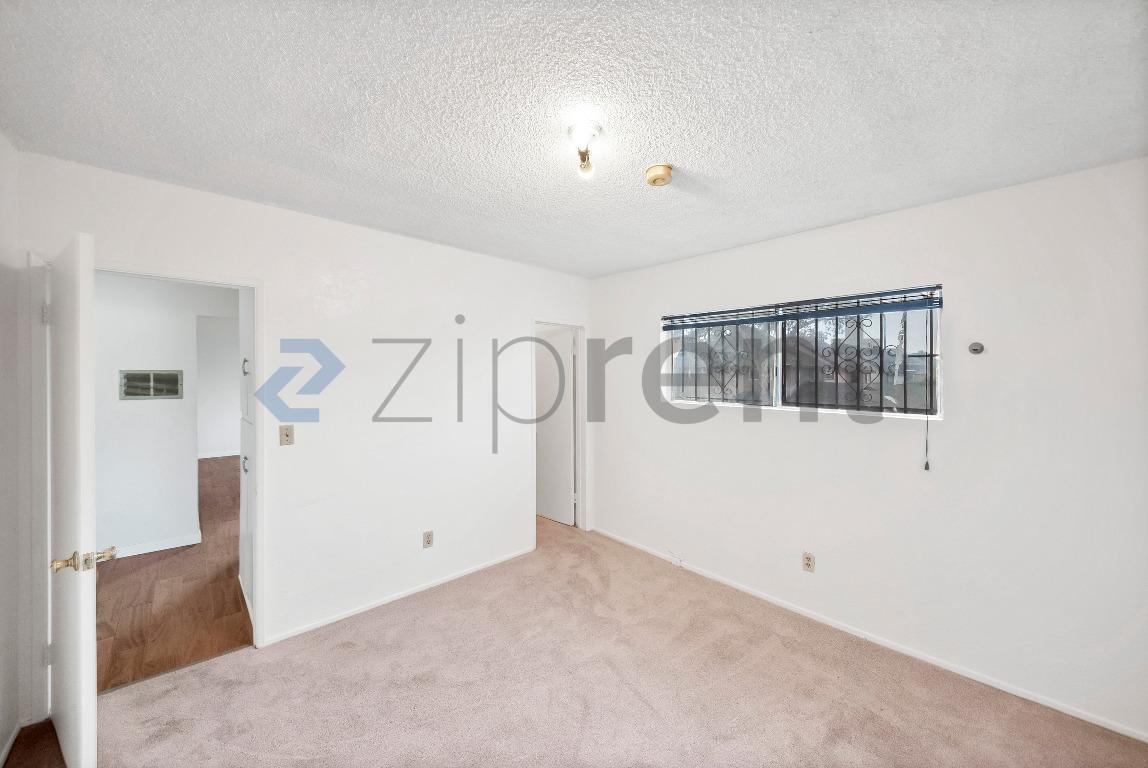 Building Photo - 2458 Normandie Ave