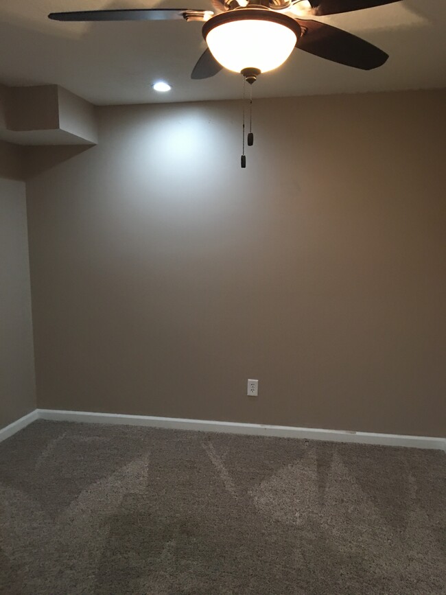 Building Photo - 1009 E High St