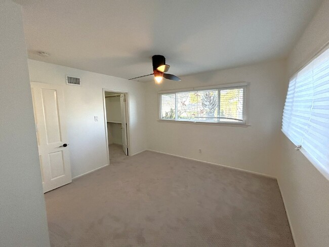 Building Photo - "Discover Your Dream Home: Spacious 3-Bed,...