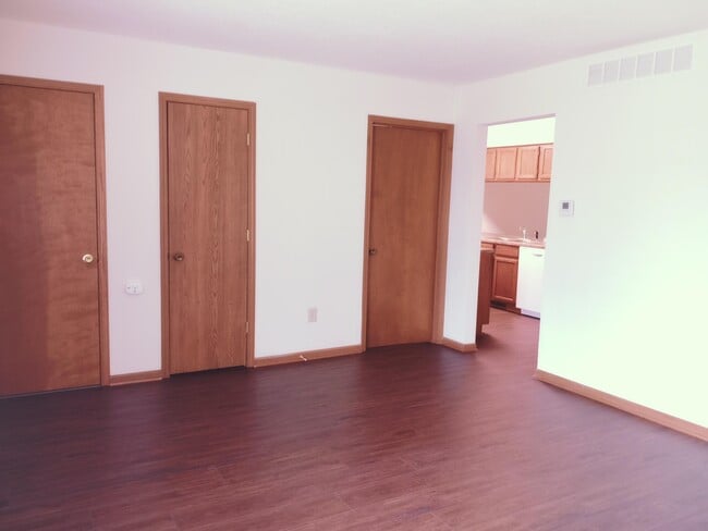 Building Photo - 1121 S Roseta Ave