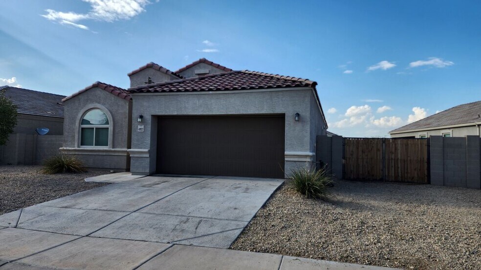 Primary Photo - 41932 W Manderas Ln