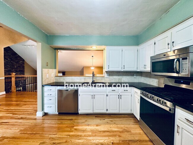 Building Photo - A Lovely, Four Bedroom Lenexa Home w/ Wood...