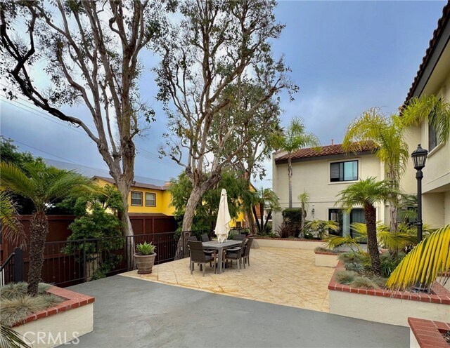 Building Photo - 1301 S Catalina Ave