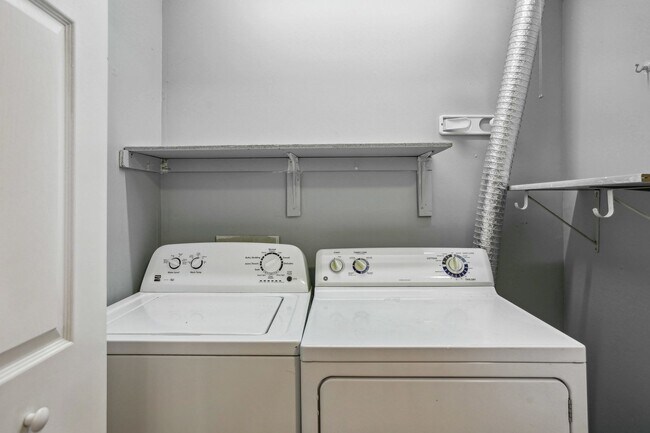 Building Photo - 41 Burlington Ct