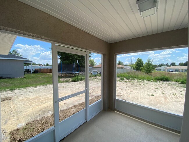 Building Photo - Desirable SE Ocala Neighborhood 3/2/2 *WON...