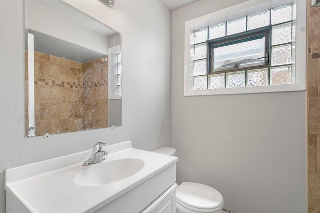 Building Photo - 7216 S Central Park Ave