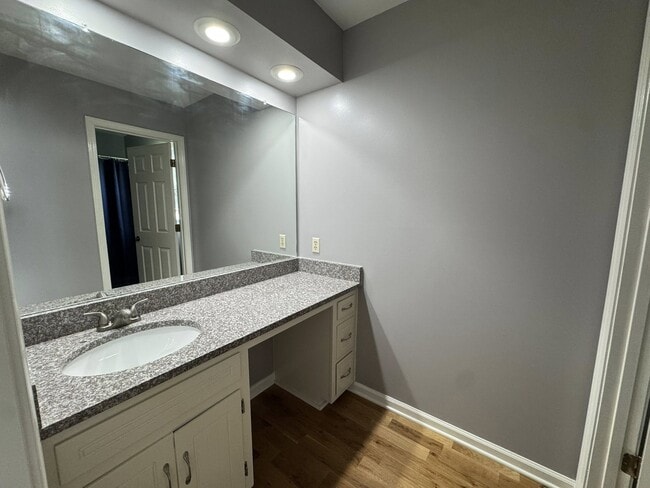 Building Photo - 110 S Dove Ct