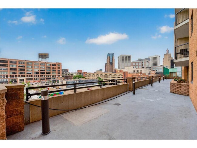 Building Photo - 78 10th St E