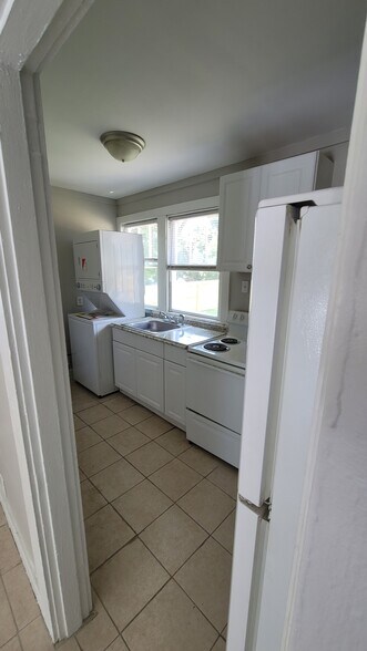 Building Photo - 1511 N Davis Hwy