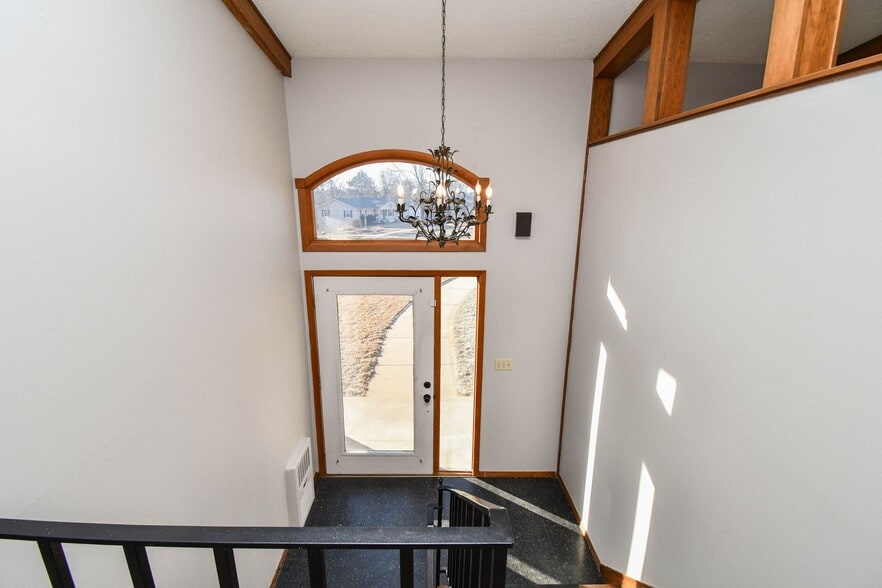 Building Photo - 1801 E Otonka Ridge