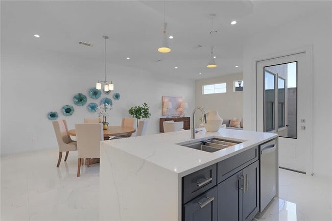 Building Photo - 2931 El Fenice Ln