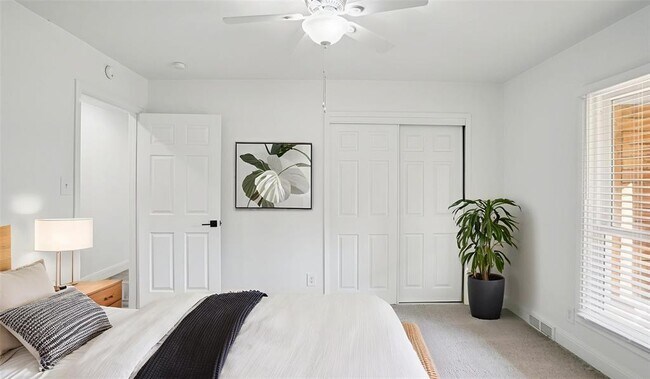 Building Photo - 3855 Crest Cove Cir