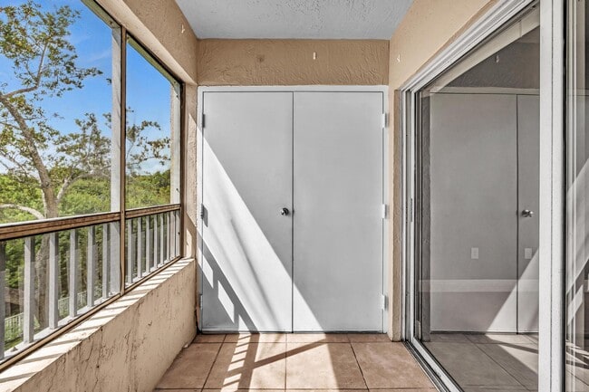 Building Photo - 2803 N Oakland Forest Dr