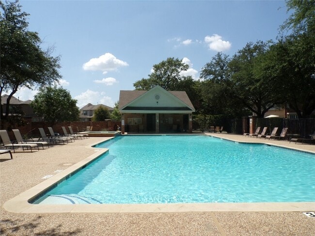 Building Photo - 4804 Holly Berry Dr