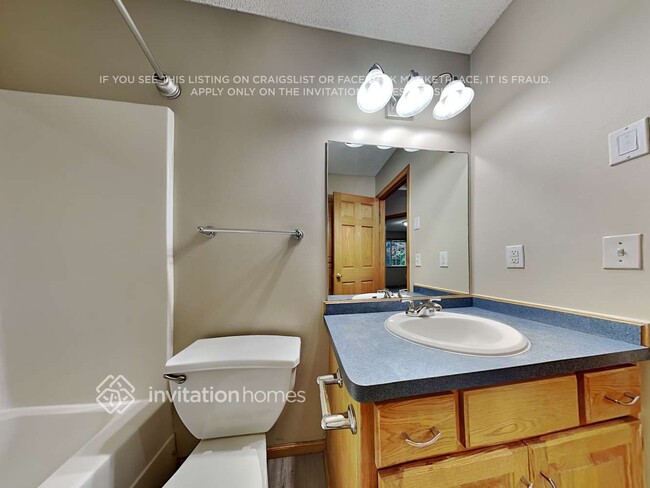 Building Photo - 5043 Ladyslipper Ave N