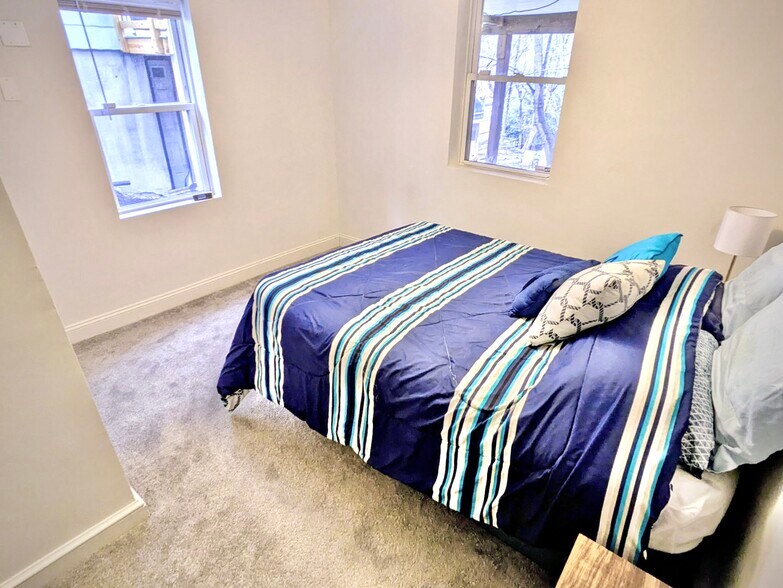 Building Photo - 6749 Eastern Ave