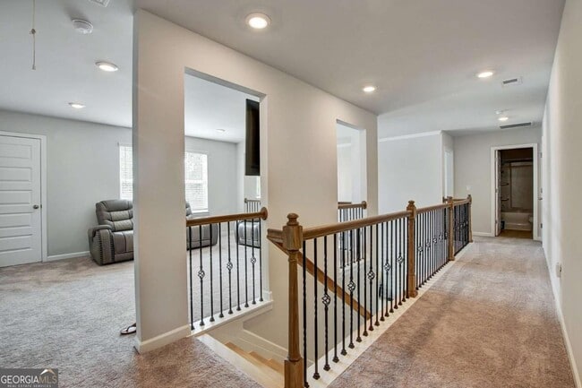 Building Photo - 297 Delta Dr