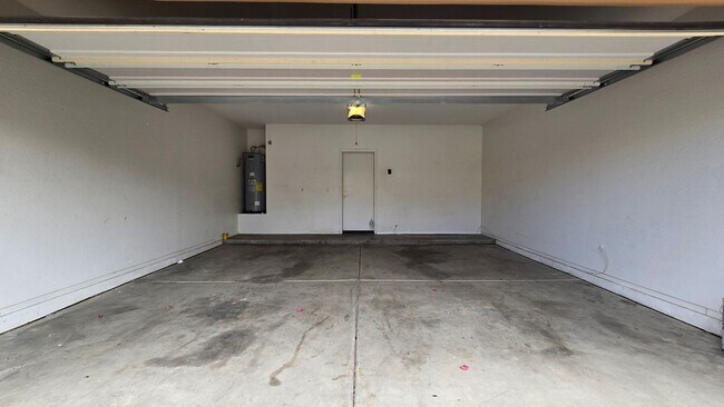 Building Photo - Gated community in Avondale with a communi...