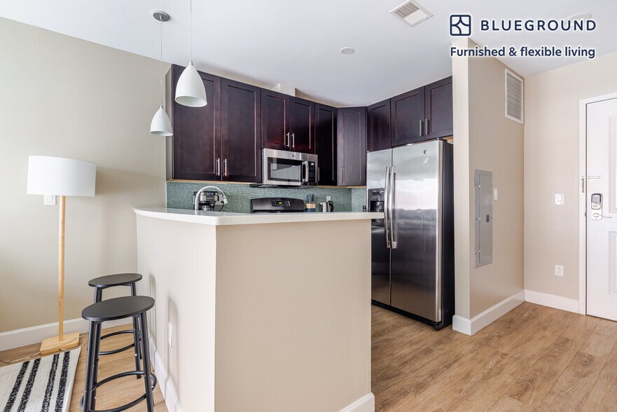 Building Photo - 33 Rogers St