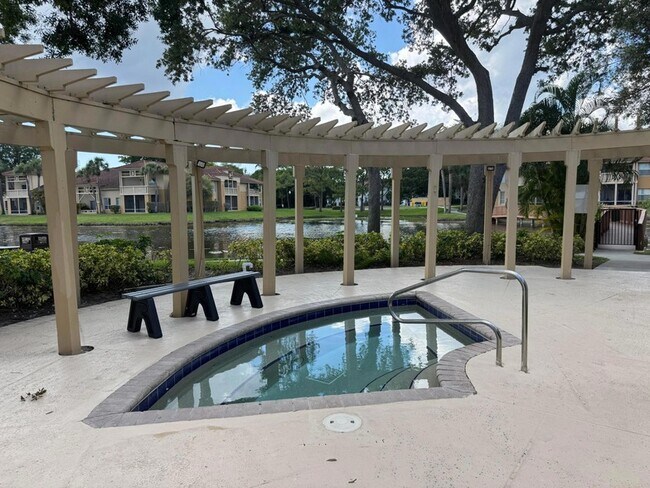 Building Photo - 4807 Via Palm Lakes