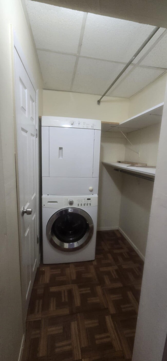 Building Photo - 1614 Summit Ave