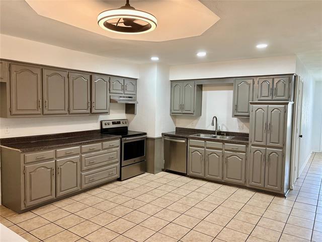 Building Photo - 3900 San Mateo Dr