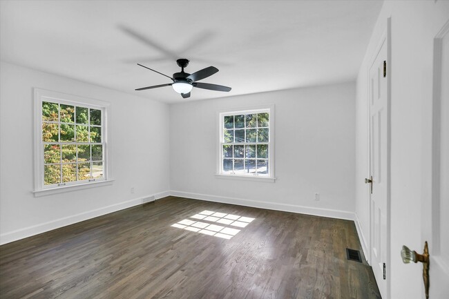 Building Photo - 1212 W Healey St