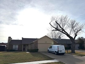 Building Photo - 503 Rosewood Ln