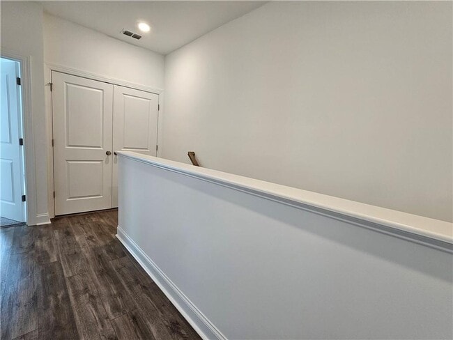 Building Photo - 500 Healy Dr