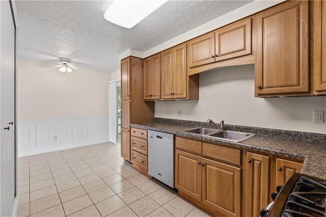 Building Photo - 117 Alpine Village Dr