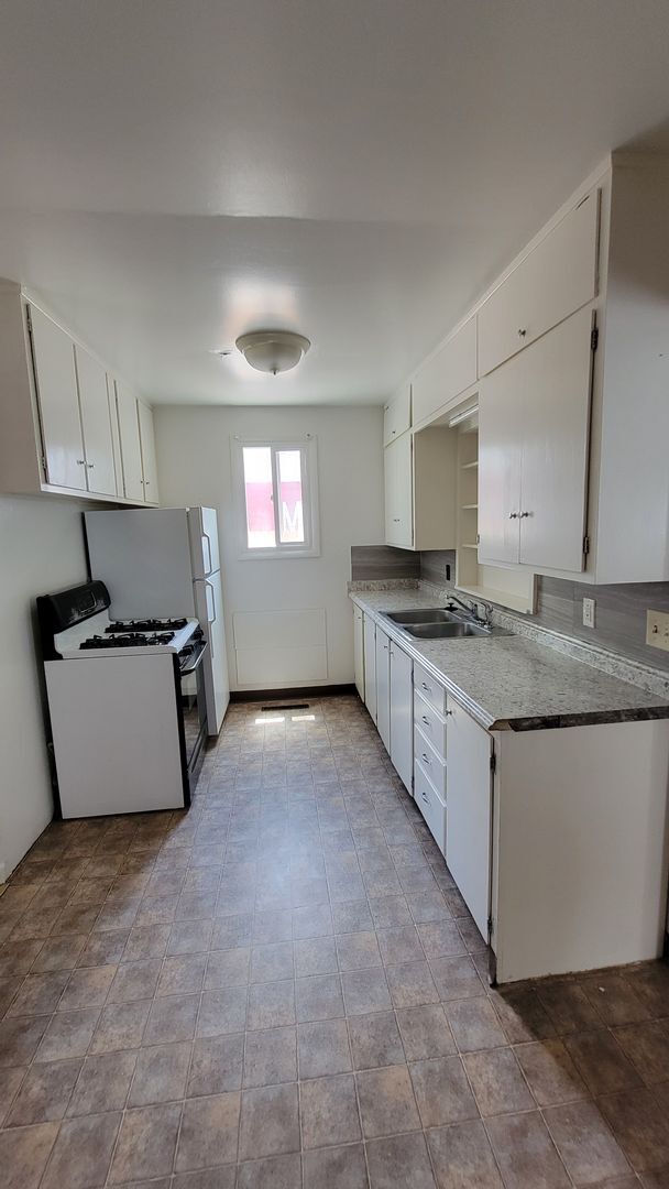Building Photo - Charming 3-Bedroom Home Just 12 Blocks from CMU!