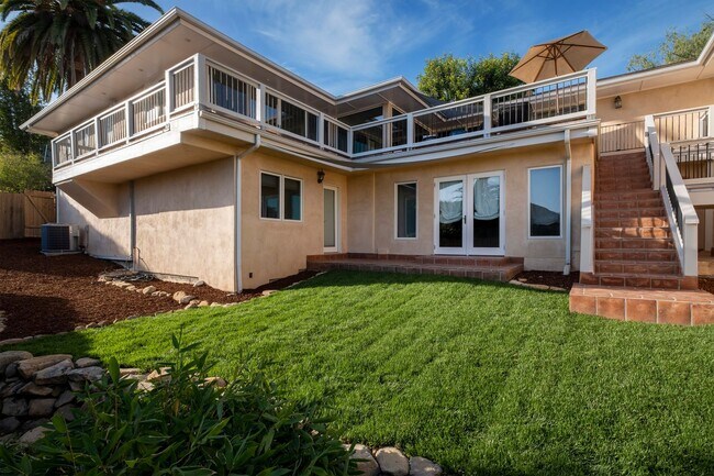 Building Photo - Beautiful 4 Bedroom 3 Bath Lower Riviera C...