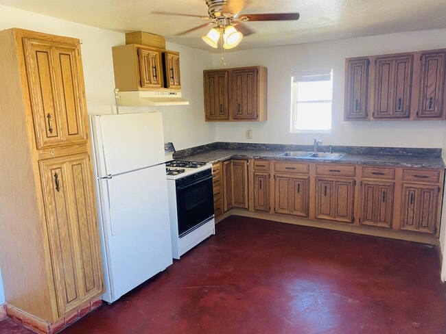 Building Photo - 219 E Blacklidge Dr