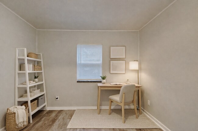 Building Photo - Charming 3 Bed Home with Fenced Yard in Tampa, FL