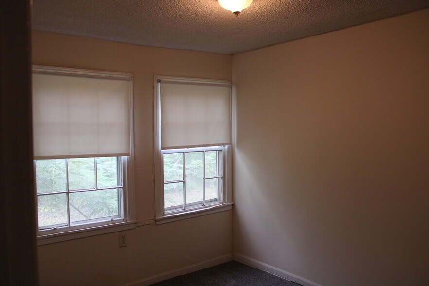 Building Photo - 4407 E Bayley St