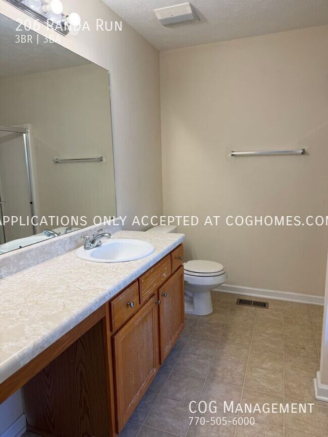 Building Photo - 206 Randa Run