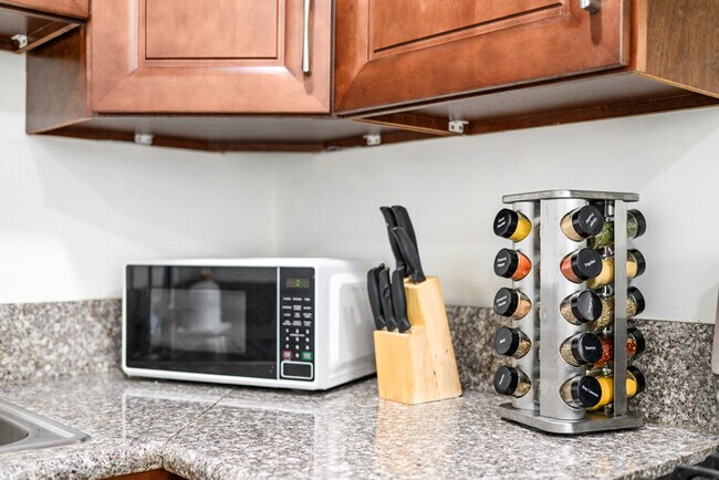 Building Photo - Fully Furnished 2BR Home w/ Private Entry ...