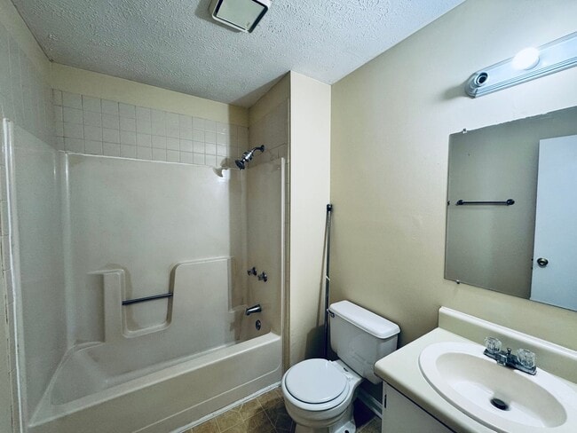 Building Photo - 31 Countryplace Ln