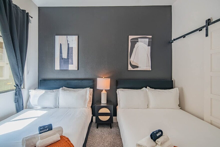 Building Photo - 15501 N Dial Blvd