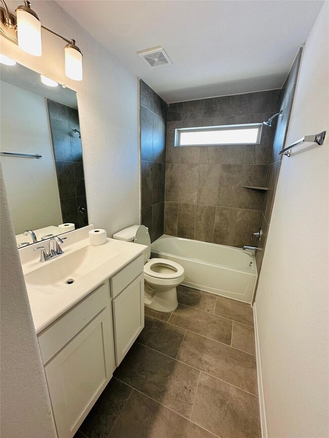 Building Photo - 2419 Humble Wy