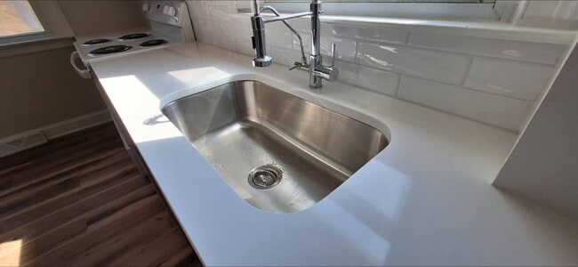 Building Photo - 20405 Williams St