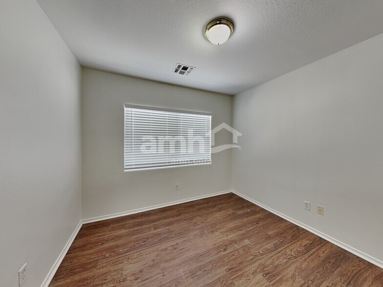 Building Photo - 7364 W Ocotillo Rd