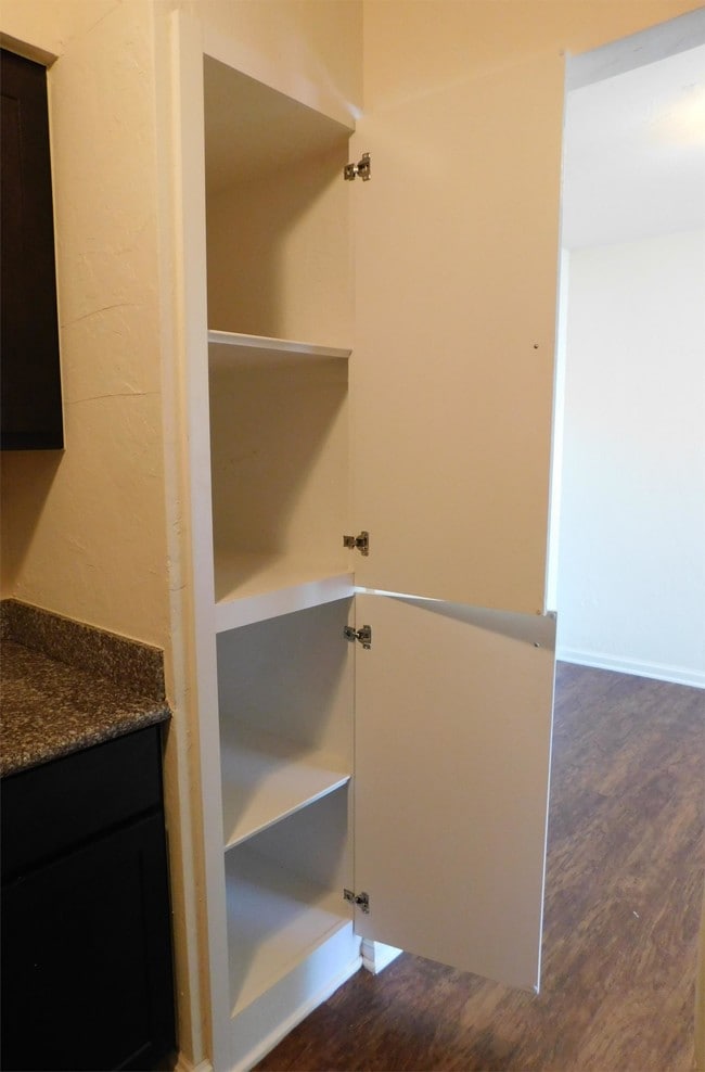 Building Photo - 801 N Willie L Miner Ave