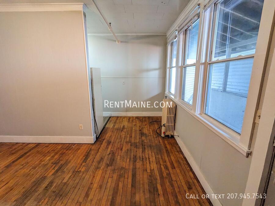 Building Photo - 569 Hammond St