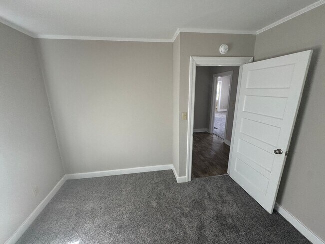 Building Photo - One Month Free Rent with 2 Year Lease! 3 B...