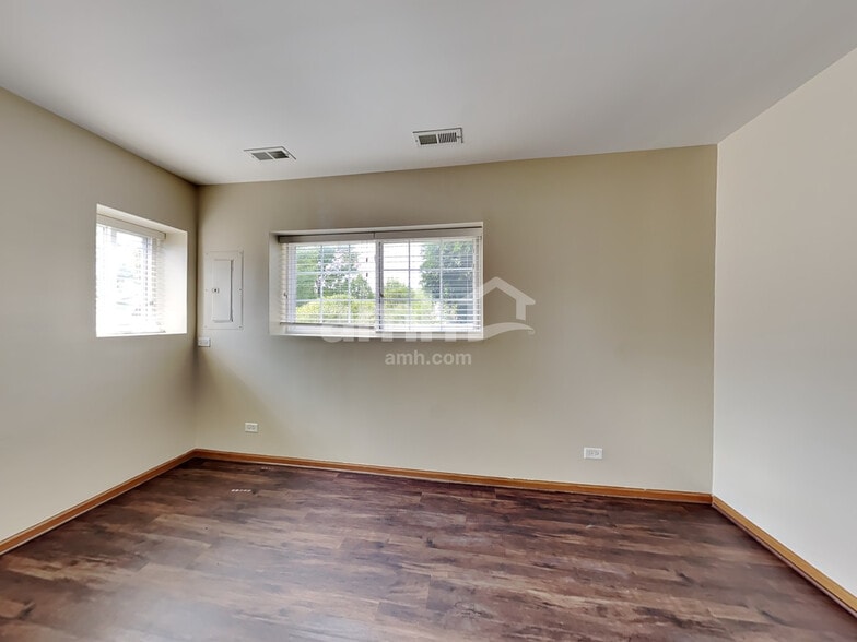 Building Photo - 617 Lincoln Station Dr