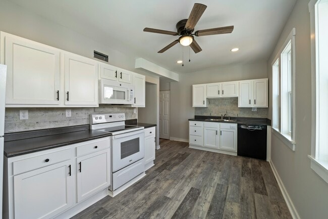 Building Photo - 1205 Charleston Ave