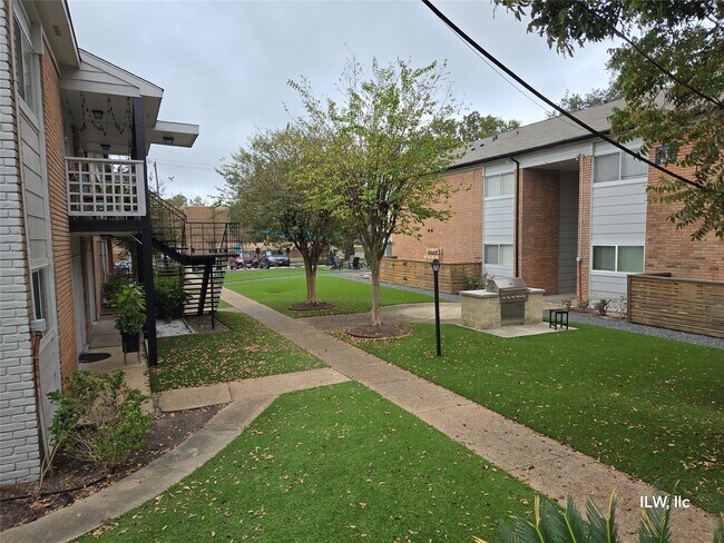 Building Photo - 815 Harvard St