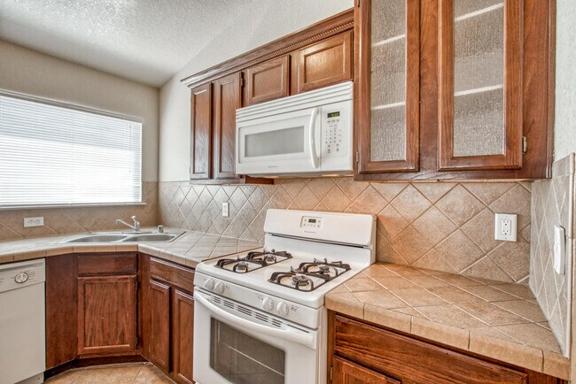 Building Photo - 1819 Shreya St